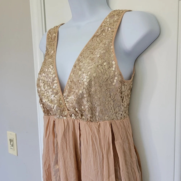 NWT Kut From The Kloth Sequin Iridescent Crinkle Cocktail Dress Blush Size S - Picture 3 of 13